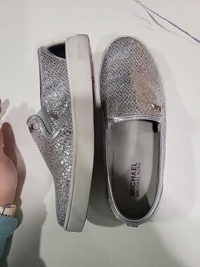 Michael Kors Ivy Eileen Shoe Slip On  Silver Sparkly Snake Embossed Sz 5